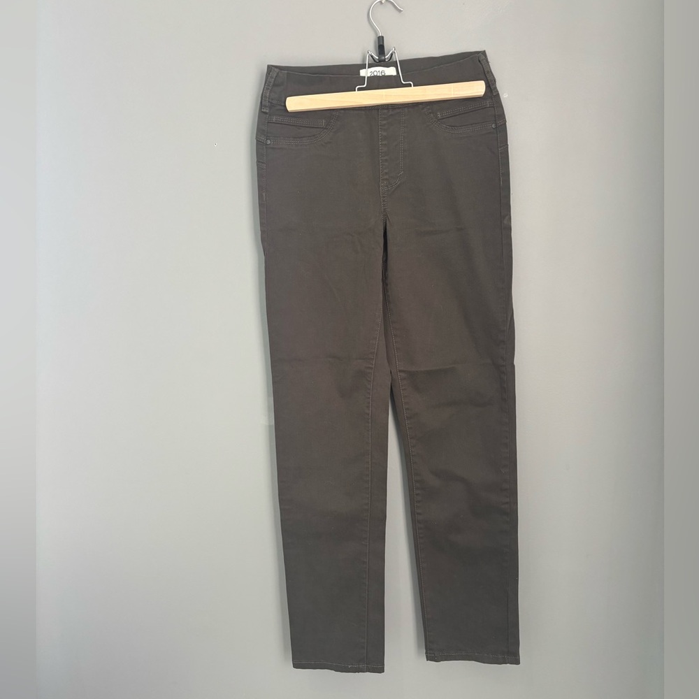 2016 Denim by Parasuco Green Mid-Rise
Straight Leg Pull-On Pants | Size 8